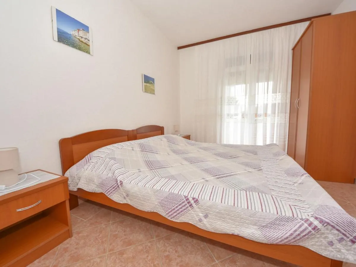Apartment Vesela-4 By Interhome